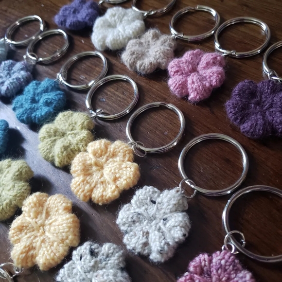 Knit Flower Keychains - Picture 2 of 2